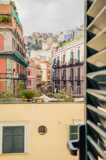 Others 3, May Flower Luxury, Napoli