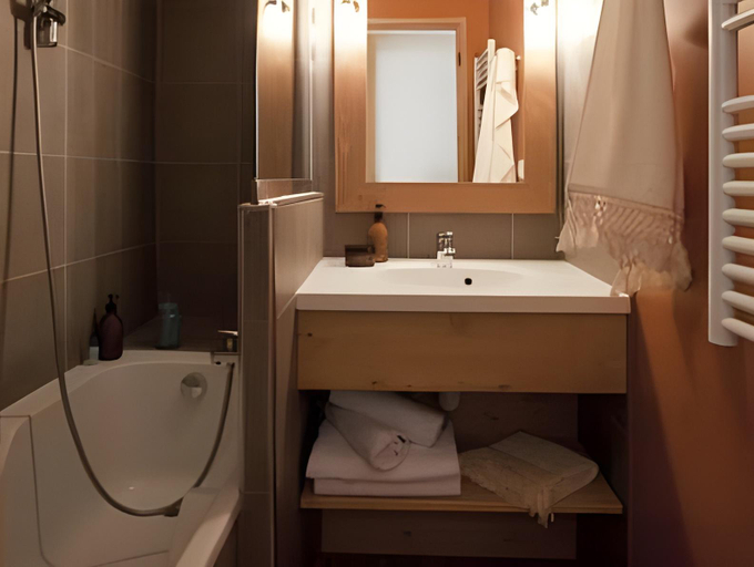 Bathroom 4, Residence Pierre & Vacances Le Quartz, Savoie