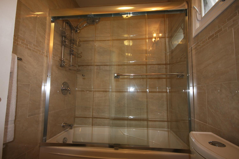 Bathroom 2, Motel Ritz, Communauté-Urbaine-de-l'Outaouais