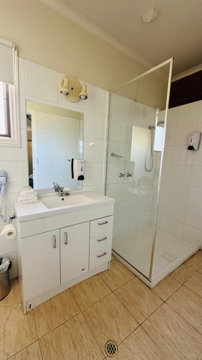 Bathroom 3, Early Australian Motor Inn, Mildura - Pt A