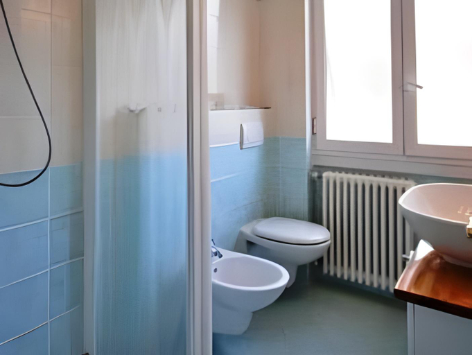 Bathroom 3, Residence Glicini, Savona