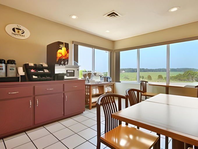 Food & Drinks 5, Knights Inn & Suites Dublin, Pulaski