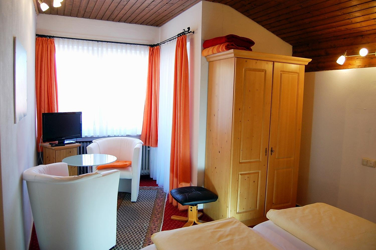 Bedroom 4, Hotel - Pension - Heidelberg inkl. Chiemgaukarte, Traunstein