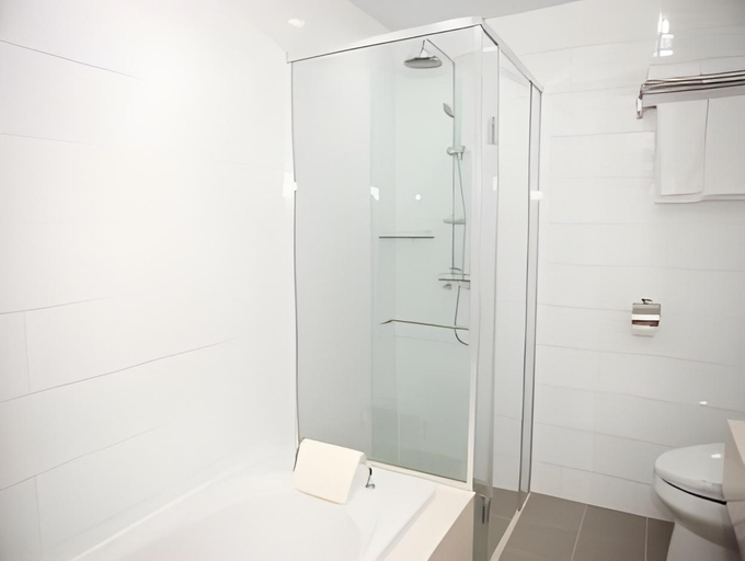 Bathroom 3, Richell Hotel, Andong