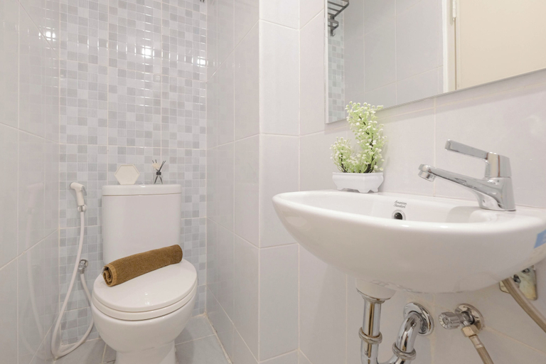 Bathroom 5, Simply Look And Cozy Studio Apartment Tokyo Riverside Pik 2, Tangerang