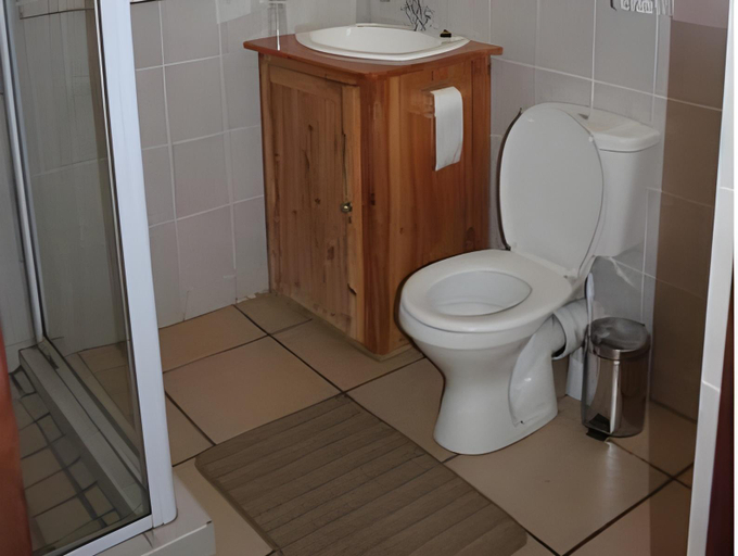 Bathroom 3, The Old Mill Hotel, Nkangala