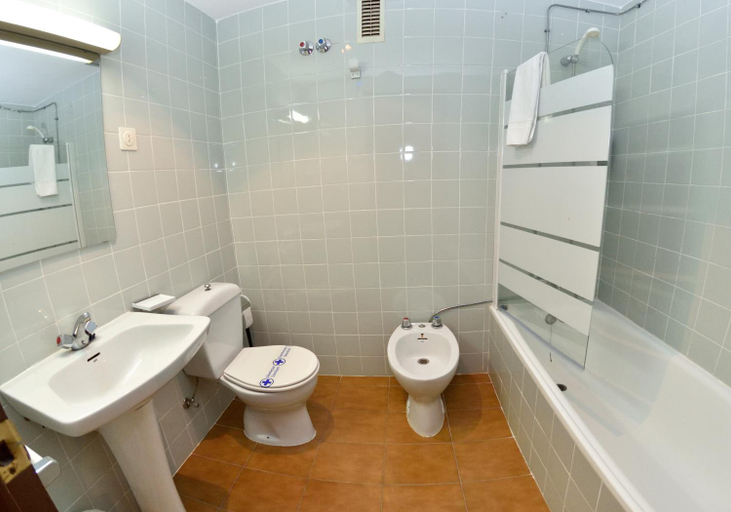 Bathroom 4, Sierra De Arcos, Teruel