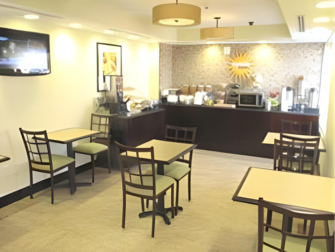 Food & Drinks 5, La Quinta Inn & Suites by Wyndham Brooklyn Downtown, New York