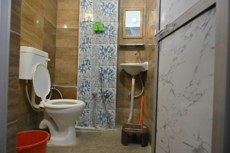 Bathroom 3, Jai Hind Guest House, Faizabad