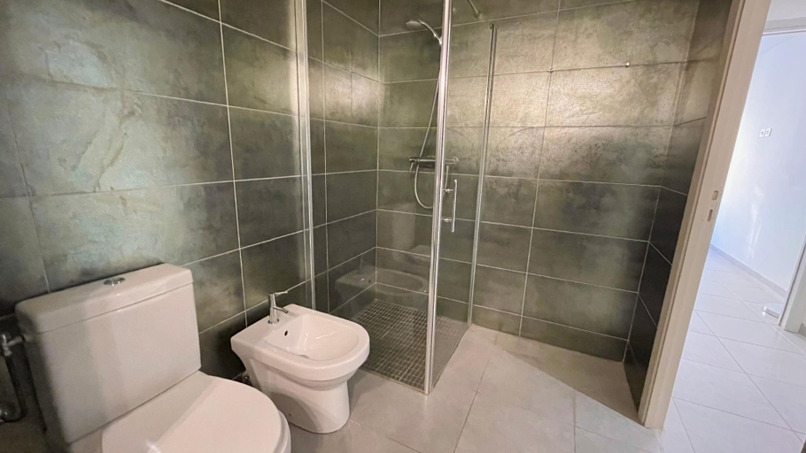 Bathroom 3, Modern 2 Bd Next To Rue Dantibes, Alpes-Maritimes