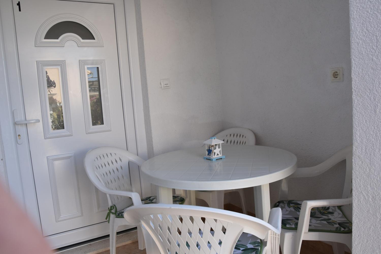Others 5, Apartmani Meri, Rogoznica