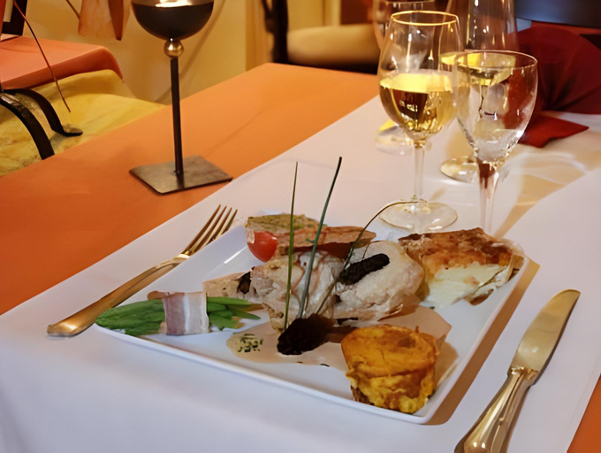 Food & Drinks 3, Logis Hotel Restaurant Les Capucins, Yonne