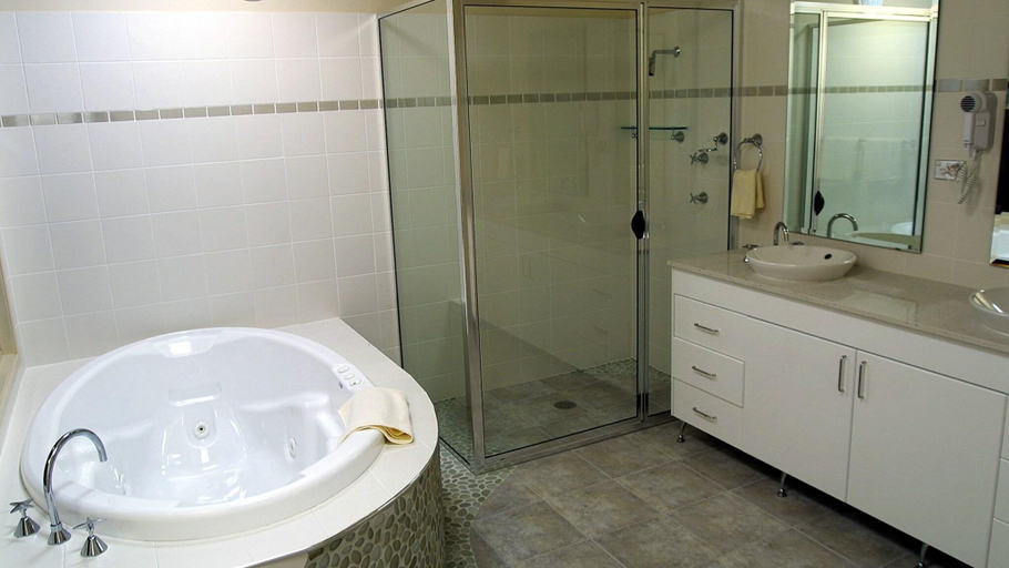 Bathroom 3, Myall Shores Resort, Great Lakes