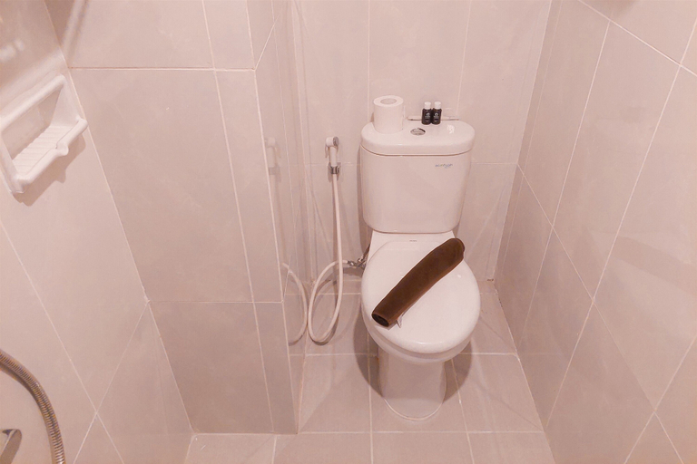 Bathroom 4, Wonderful Studio Apartment Serpong Garden, Tangerang