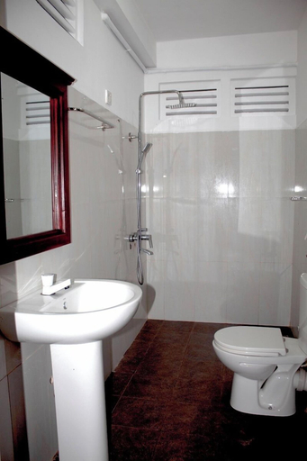 Bathroom, The Cave Kithulgala, Yatiyanthota