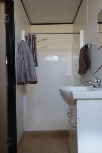 Bathroom 3, William Creek Hotel, Unincorp. Far North