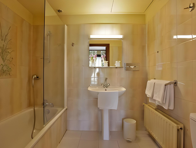 Bathroom 3, Hotel La Couleuvrine Sarlat Centre Ville, Dordogne