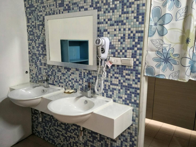 Bathroom 4