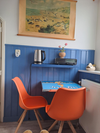Others 2, Unia's Verhuur, Veere
