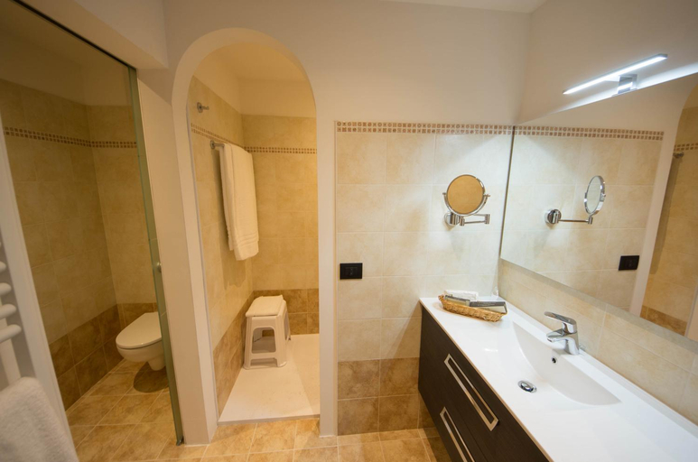 Bathroom 2, Residence Meridiana, Trento
