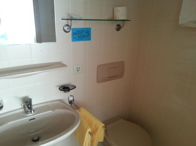 Bathroom 9