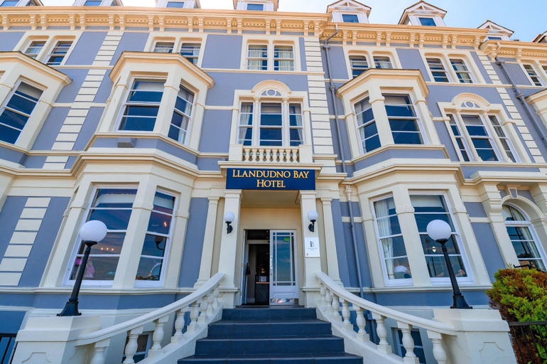 Exterior & Views