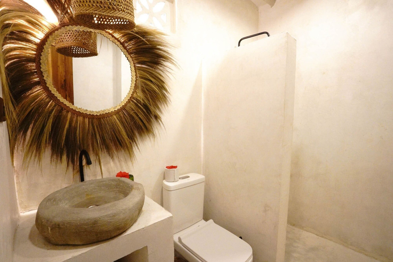 Bathroom 3, Seconda Stella Boutique, Kusini