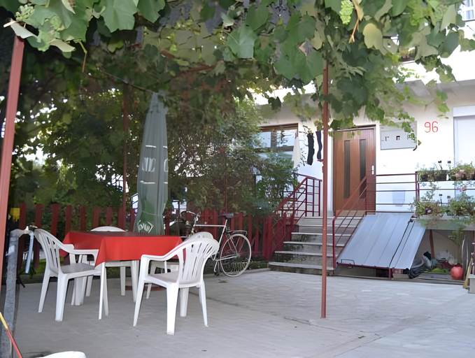 Others 4, Hostel Valentin