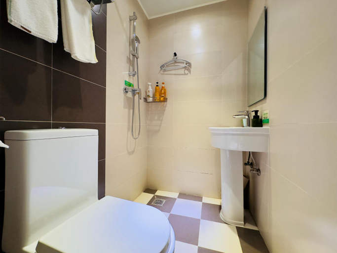 Bathroom 4, Beijing Dongdan Hotel, Beijing