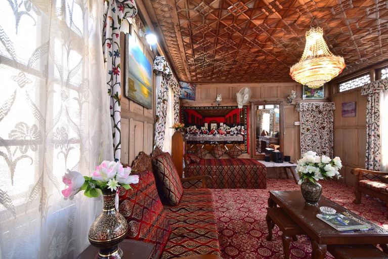 Public Area 4, Golden Hopes Group of Houseboats, Srinagar