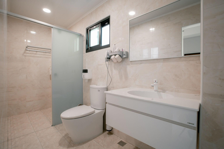 Bathroom 5, Polaris B&B, Penghu