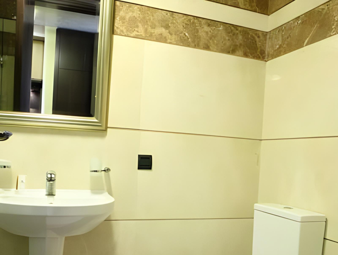 Bathroom 5, Imperial Suites Hotel, Beirut