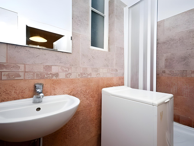 Bathroom 3, Budget Apartment, Praha 2