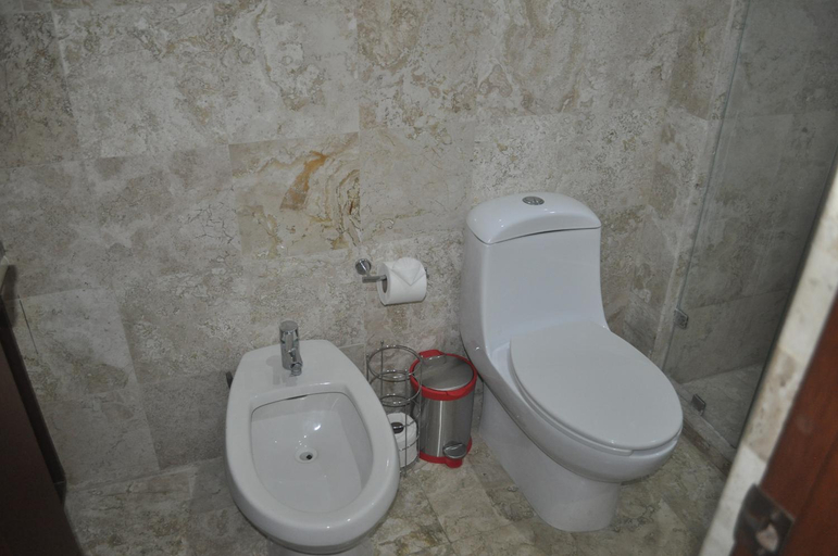 Bathroom 13