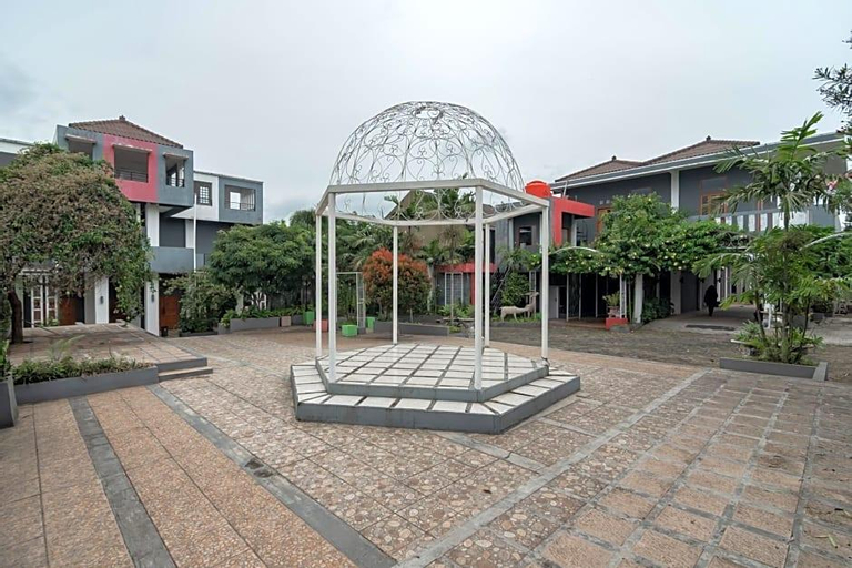 Others 4, Lembur Kiwari, Bandung
