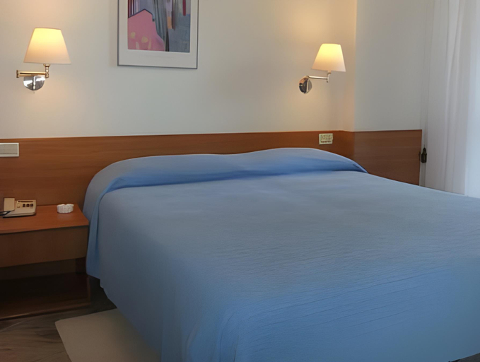 Bedroom 3, Hotel Giulio Cesare, Massa Carrara