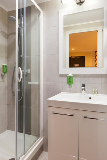 Bathroom 13