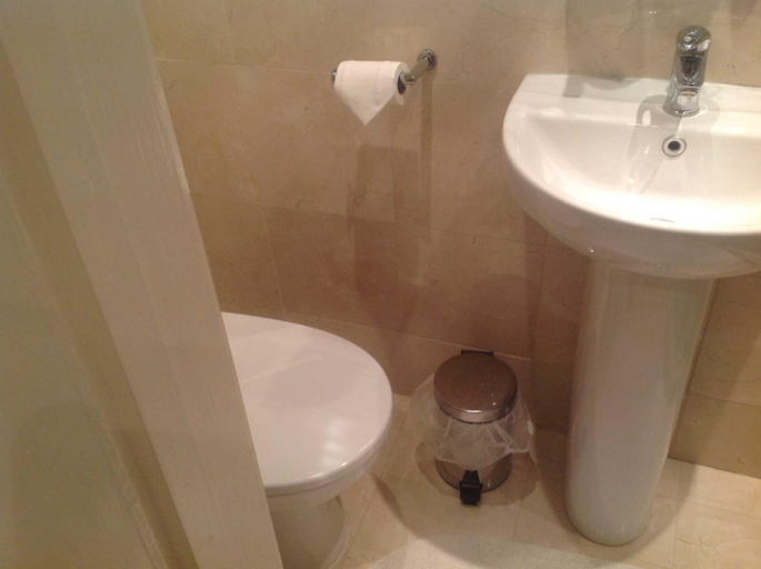 Bathroom 3, Hotel Sergul, London