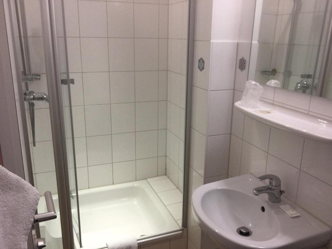 Bathroom 3, Hotel Kieler Forde, Kiel