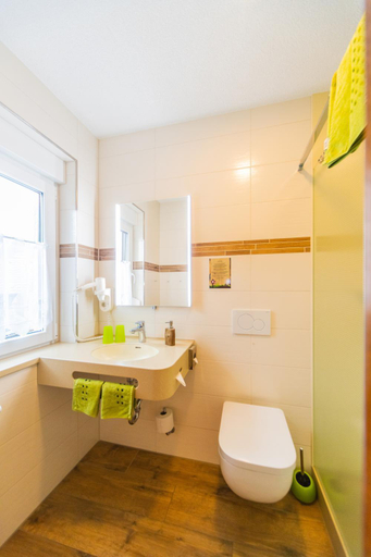 Bathroom 3, Rennsteighotel Gruner Baum, Ilm-Kreis