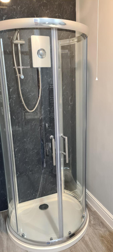 Bathroom 5, Bold Arms, Anglesey