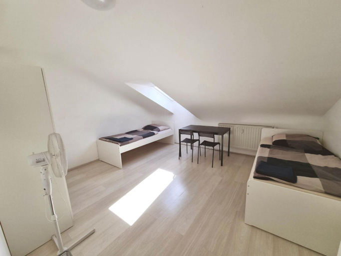 Others 5, Boardinghouse Wendelstein, Roth