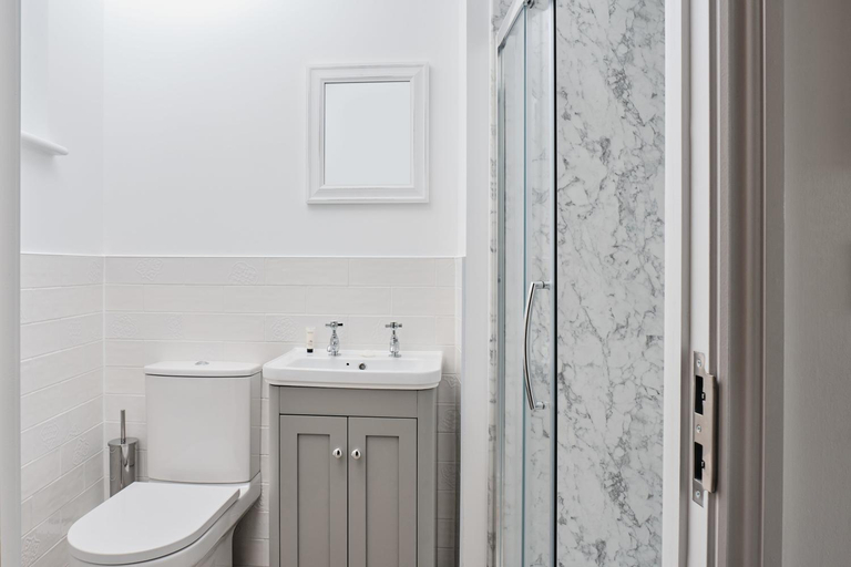 Bathroom 3, Bridge House Barn, Leicestershire