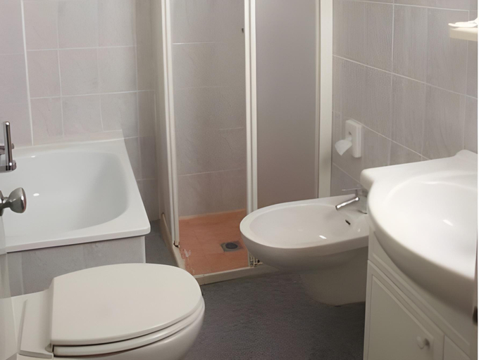 Bathroom 4, Hotel San Giorgio, Ravenna