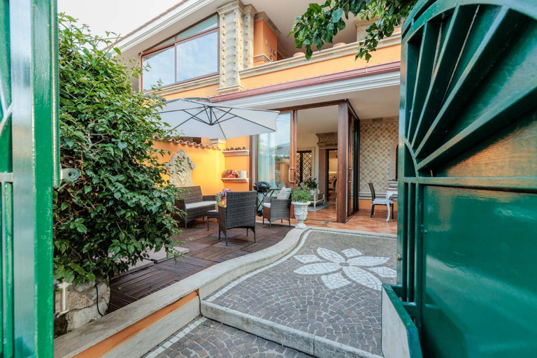 Others 5, Corallina, 2 Bedrooms Villa with Garden and Private Jacuzzi, Roma