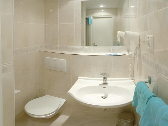 Bathroom 4, Hotel Continental, Brno