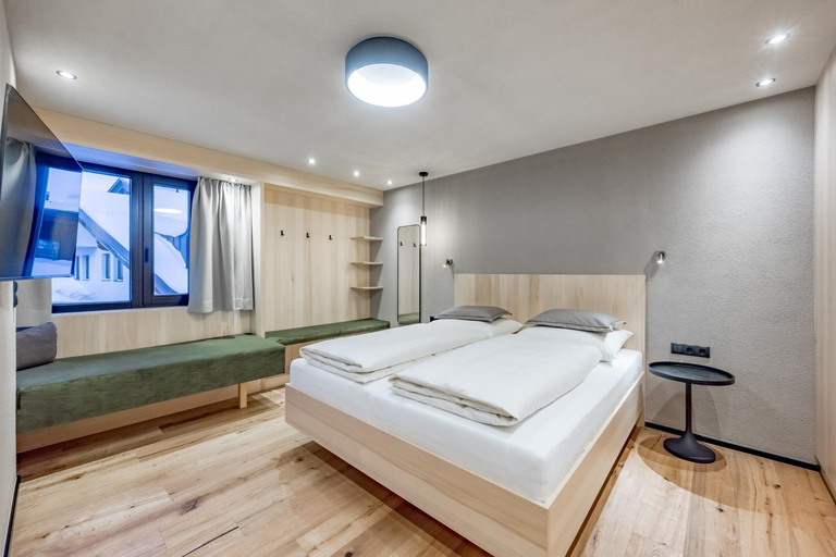 Bedroom 2, Hotel Garni Pirchhutt, Imst