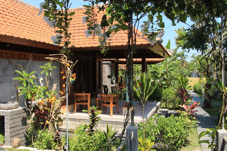 Exterior 3