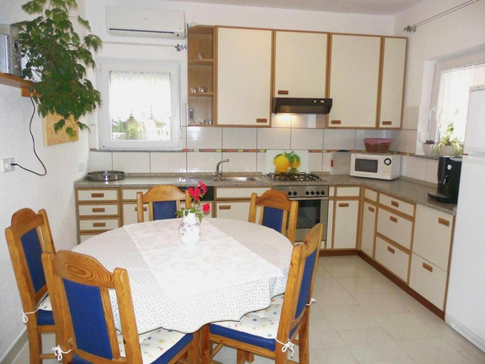 Kitchen 3, Ljubica Apartman, Pirovac
