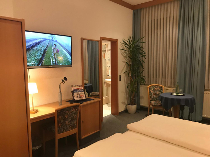 Bedroom 2, Gasthof & Hotel Goldener Hirsch, Bayreuth